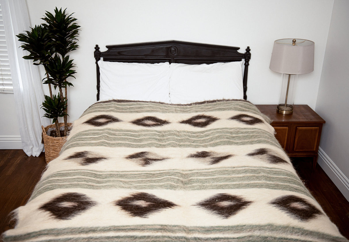 Handmade in Ukraine, Organic Natural 100% Sheep Wool Woven Statement Blanket Bed Covering Bedspread Duvet