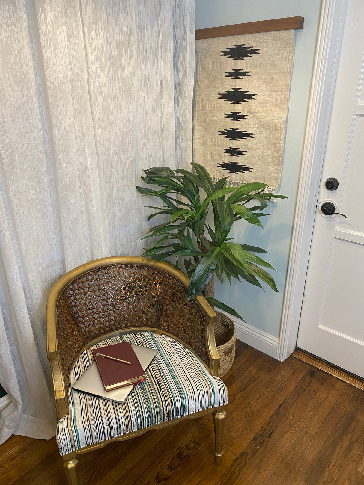 Eco-Friendly Hemlock Wood Rug Quilt Hanger Wall Hanging Knobless