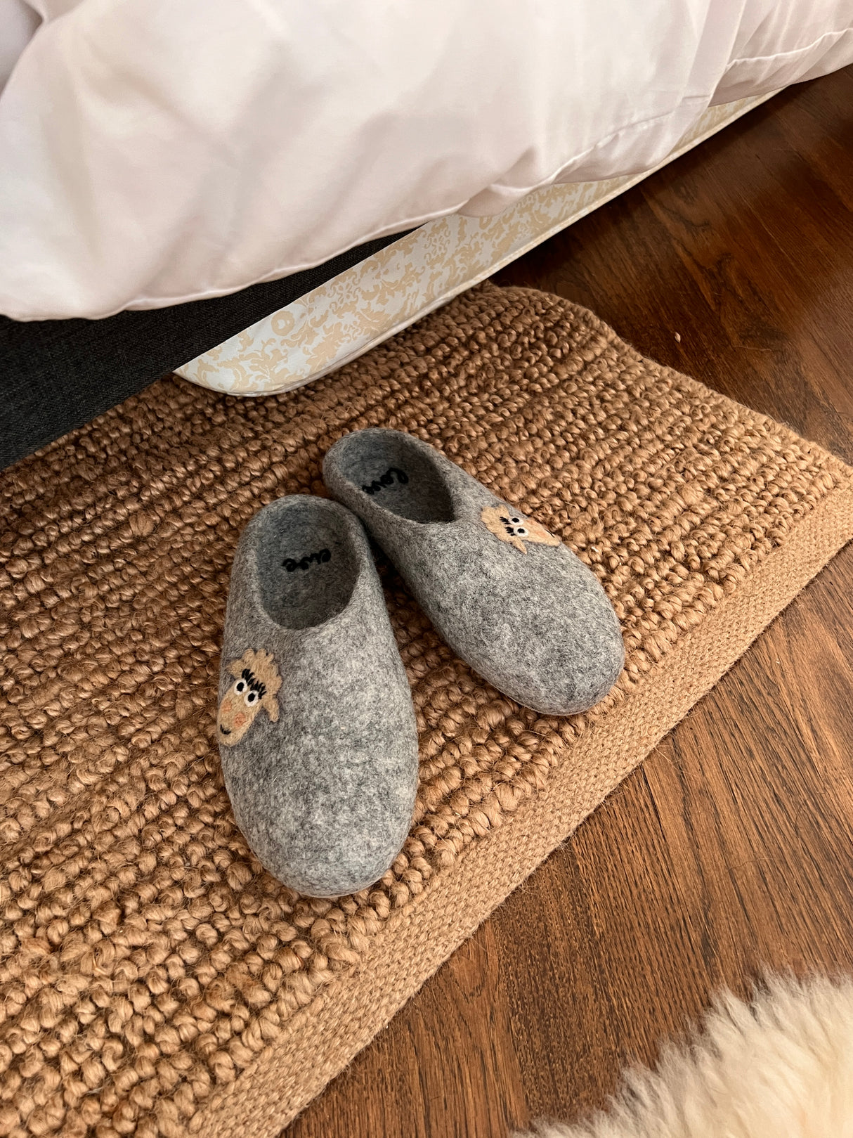 Love Ewe Hand-Felted Organic Wool Slippers for Men (Blush)