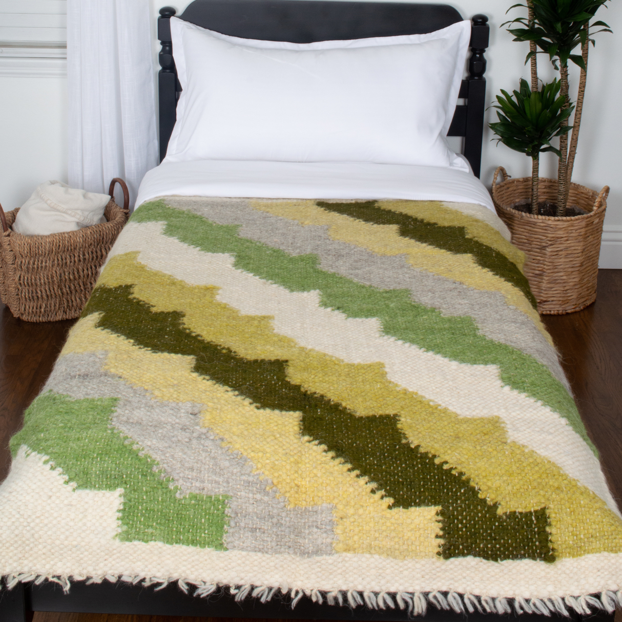 Sontse (Sun) Wool Statement Throw / Baby Blanket