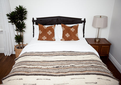 Gratsia (Grace) Wool Statement Bed Blanket