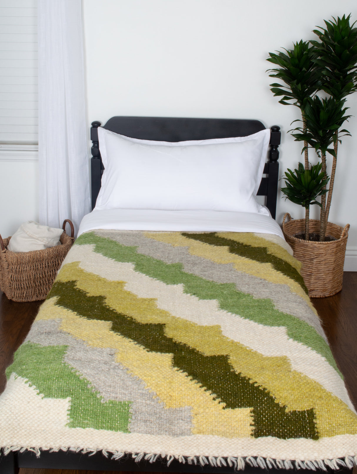 Sontse (Sun) Wool Statement Throw / Baby Blanket