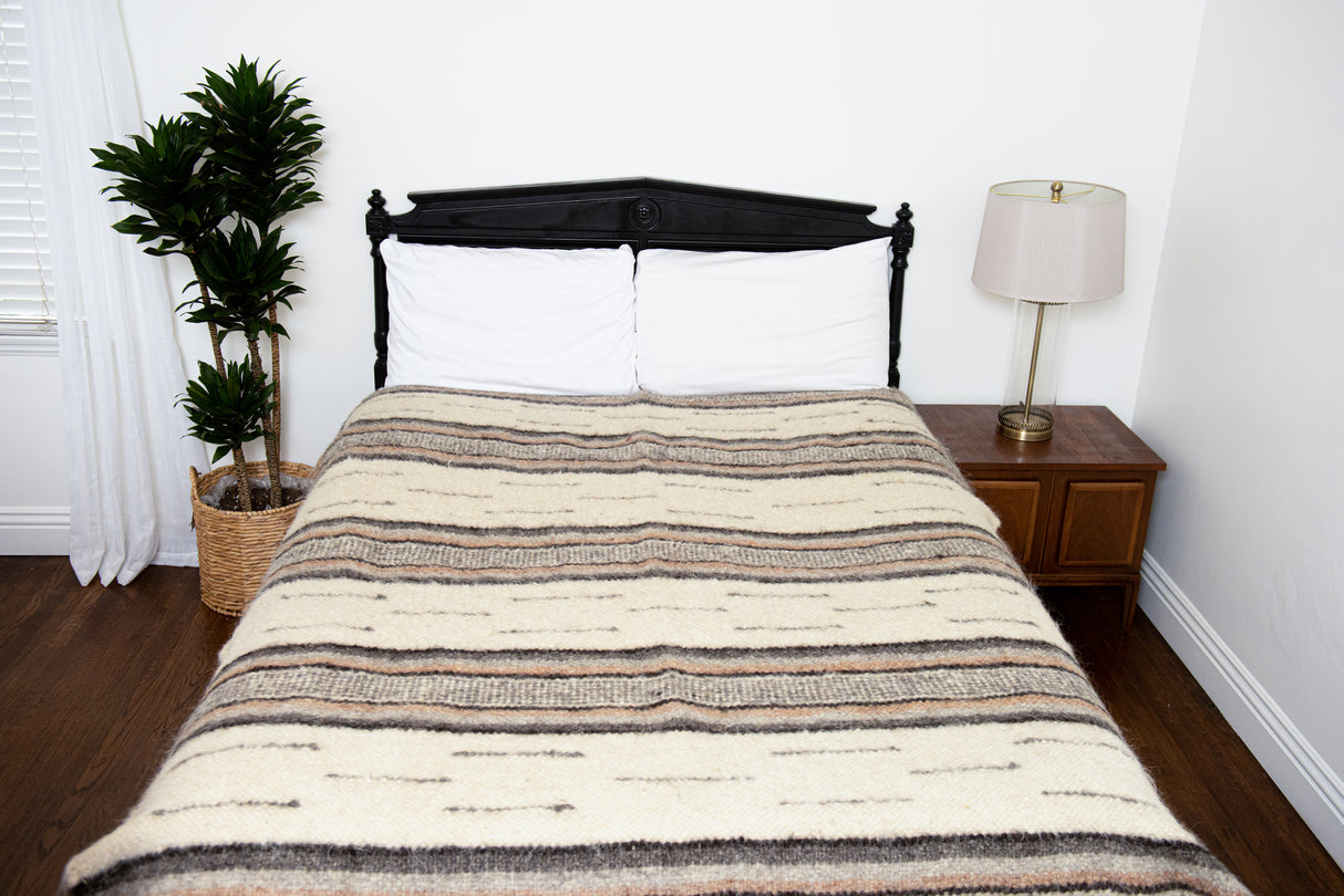 Gratsia (Grace) Wool Statement Bed Blanket