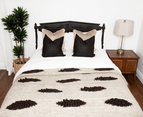 Khmara (Cloud) Wool Statement Bed Blanket